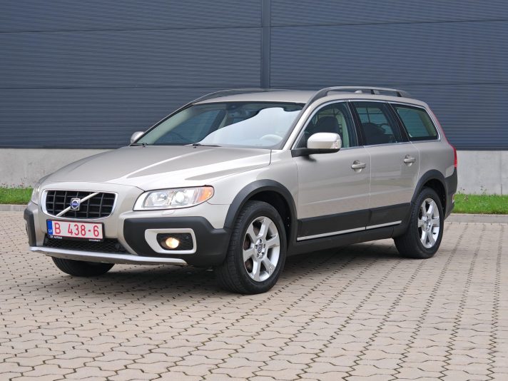 VOLVO XC70, 2,4D5 AWD. 6-KPP.