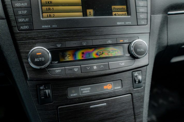 TOYOTA AVENSIS