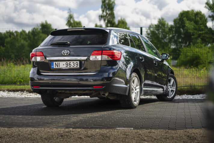 TOYOTA AVENSIS