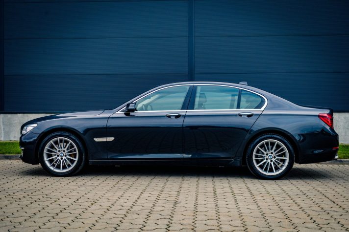 BMW 730