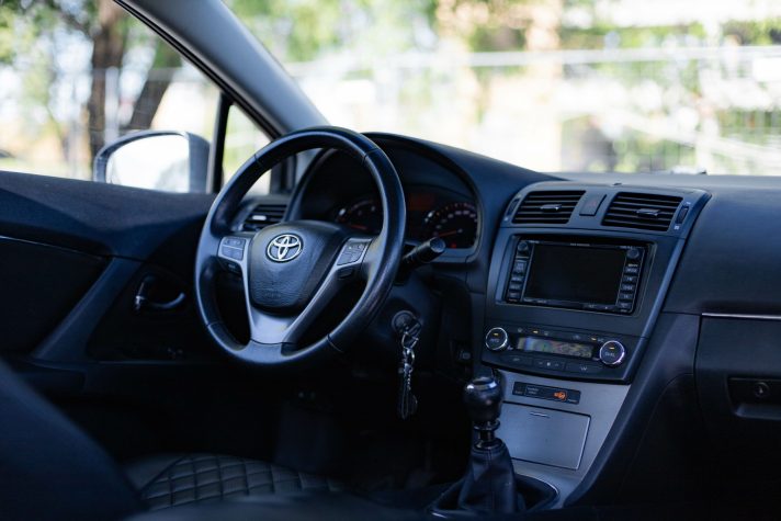 TOYOTA AVENSIS