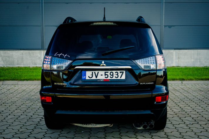 MITSUBISHI OUTLANDER