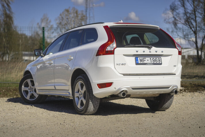 VOLVO XC60 R-DESIGN
