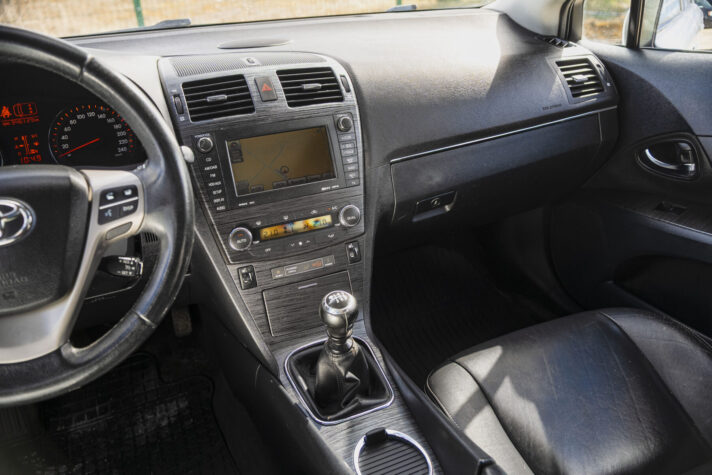 TOYOTA AVENSIS