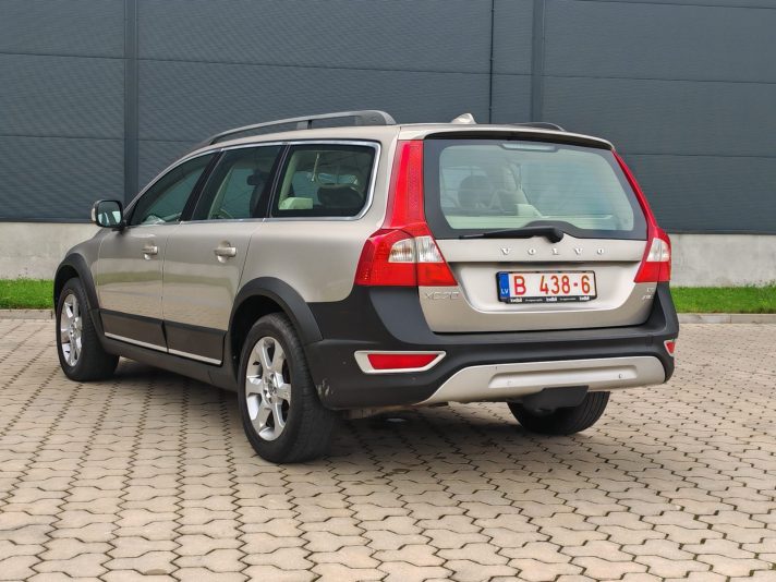 VOLVO XC70, 2,4D5 AWD. 6-KPP.