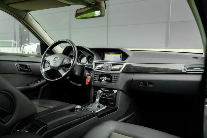 MERCEDES BENZ E220