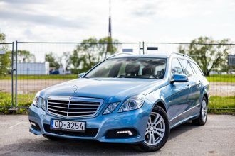 MERCEDES BENZ E200