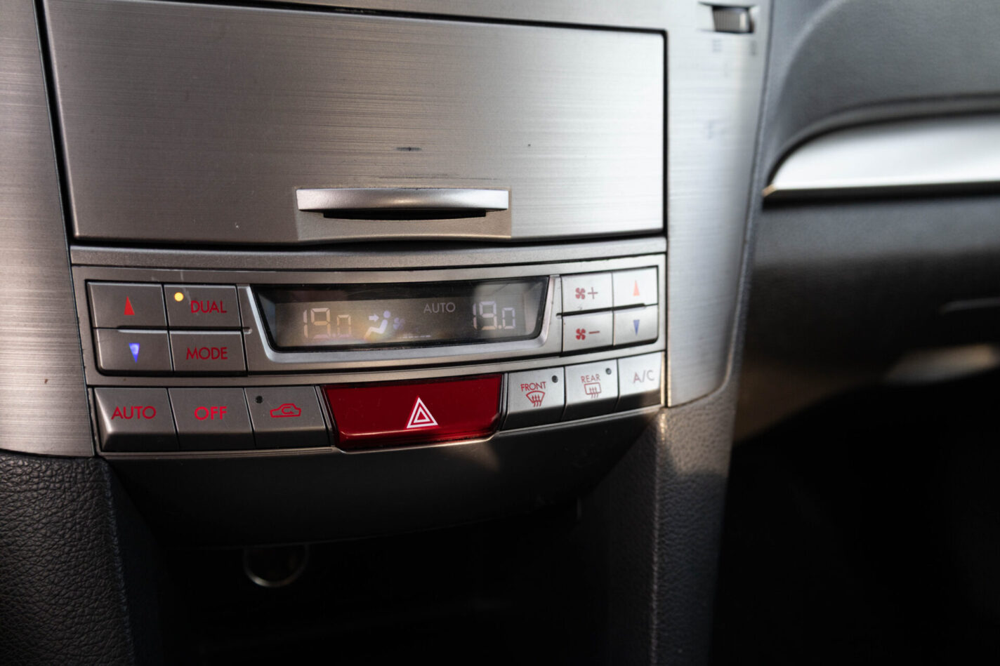 SUBARU LEGACY