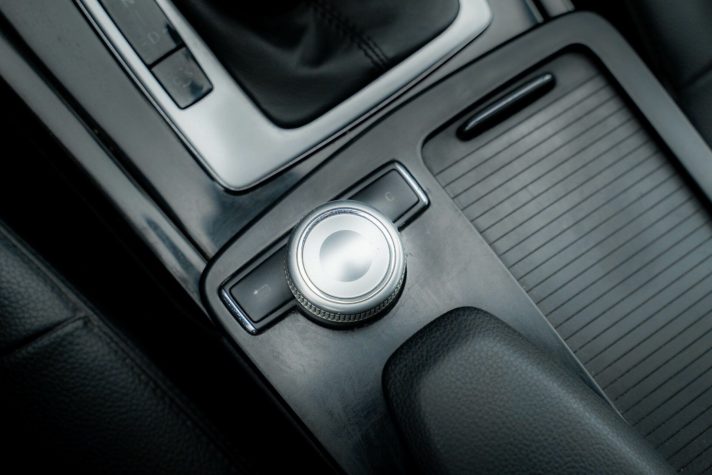 MERCEDES BENZ E220
