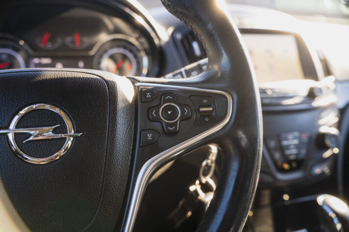 OPEL INSIGNIA SPORTS TOURER SW 4x4