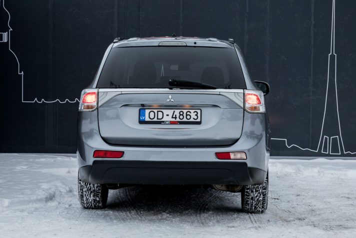 MITSUBISHI OUTLANDER