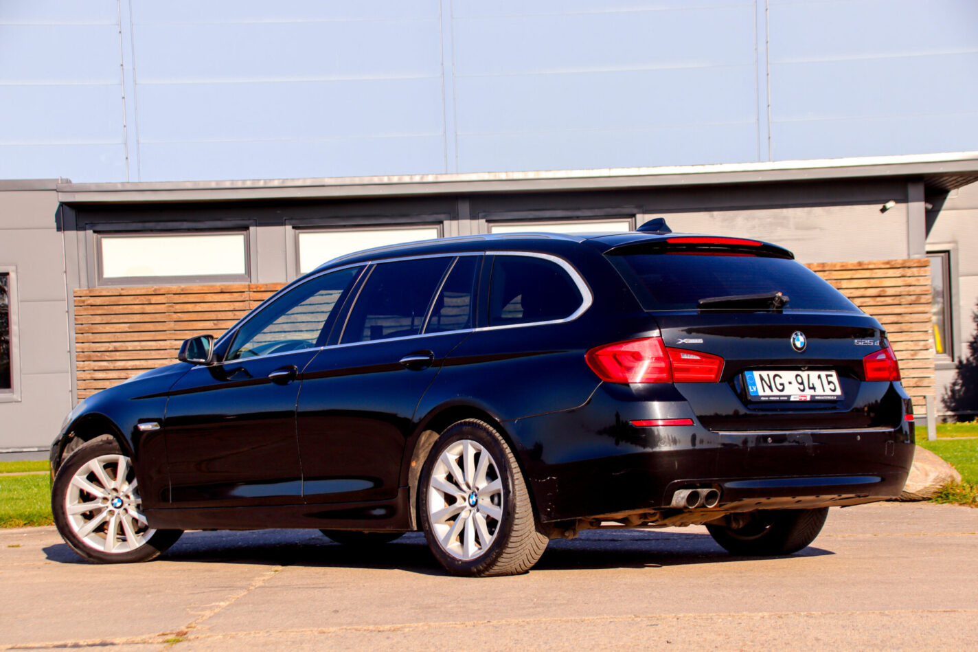 BMW 525