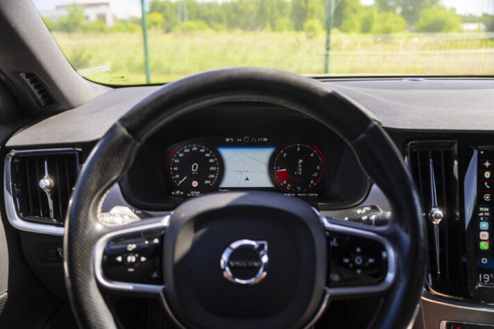VOLVO V90 R-DESIGN