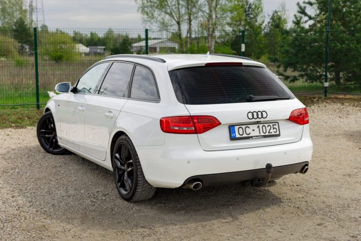 AUDI A4 AVANT QUATTRO