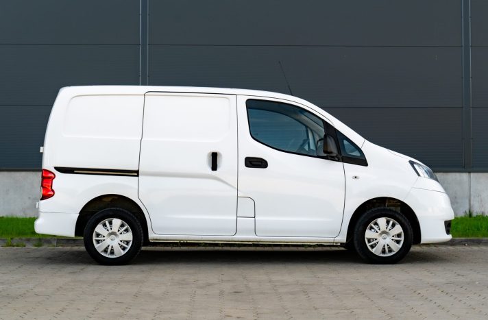 NISSAN NV200