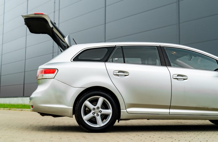 TOYOTA AVENSIS