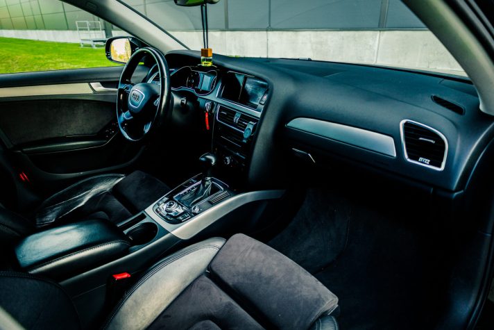 AUDI A4 AVANT