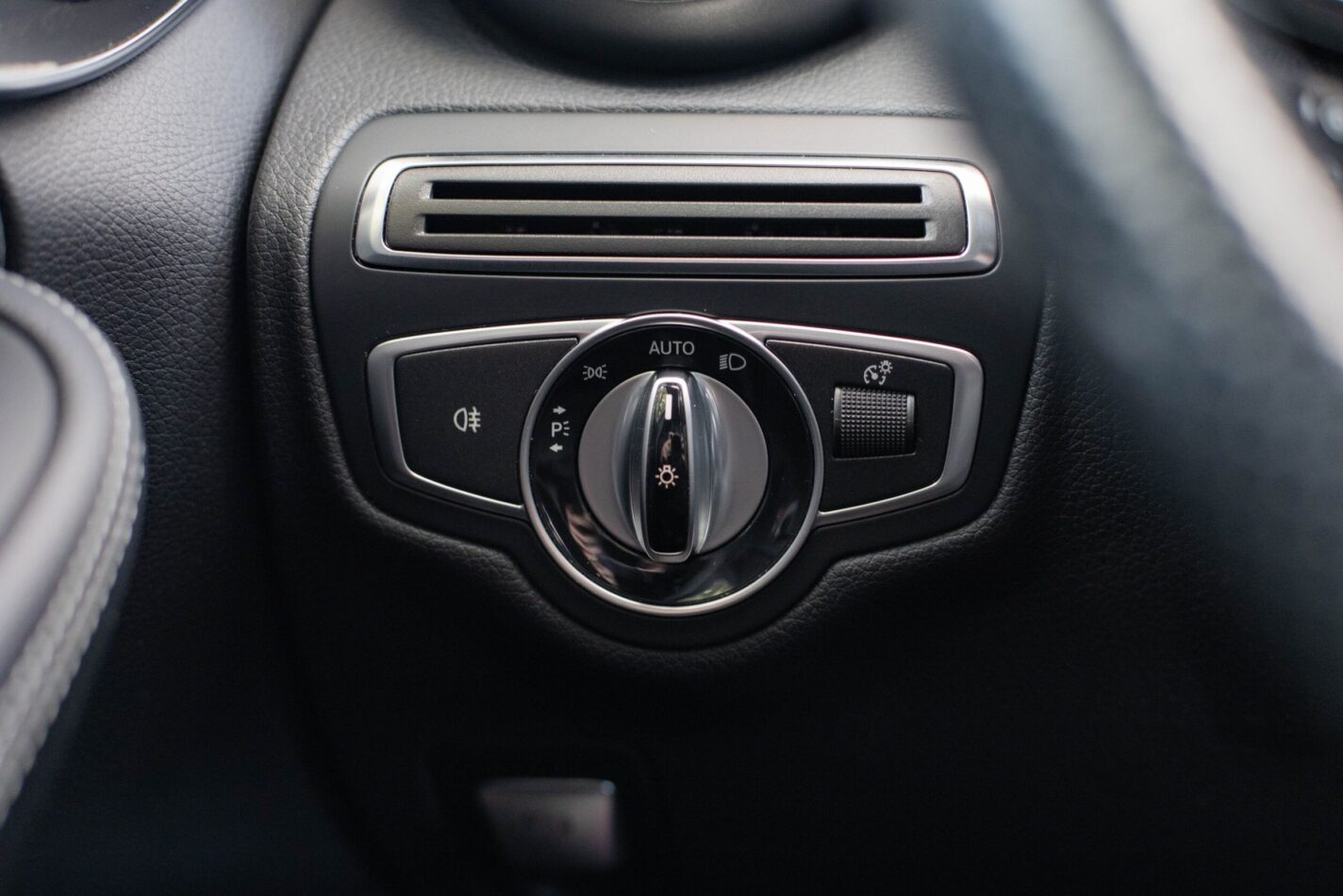 MERCEDES BENZ C200D