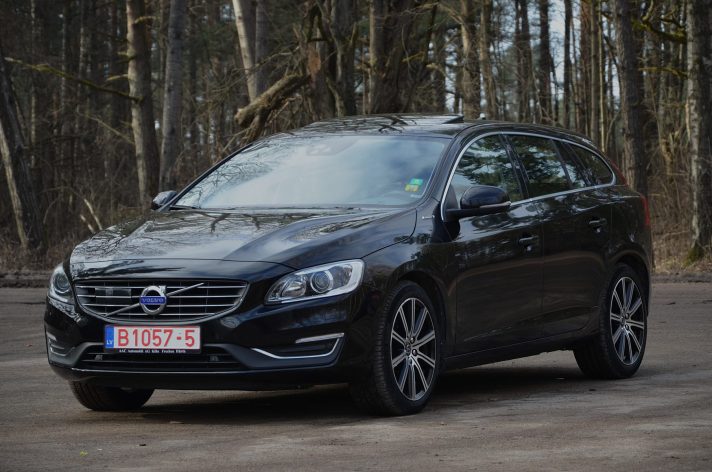 Tikko ievests 2016. Gada modelis. Volvo. V60 Plug-In Hybrid Summum. 2.4D6 (162kw -220z/s diesel + 50Kw-68z/s Electro= 288z/s) Awd pilnpiedziņa.