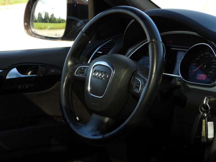 AUDI Q7 S-line