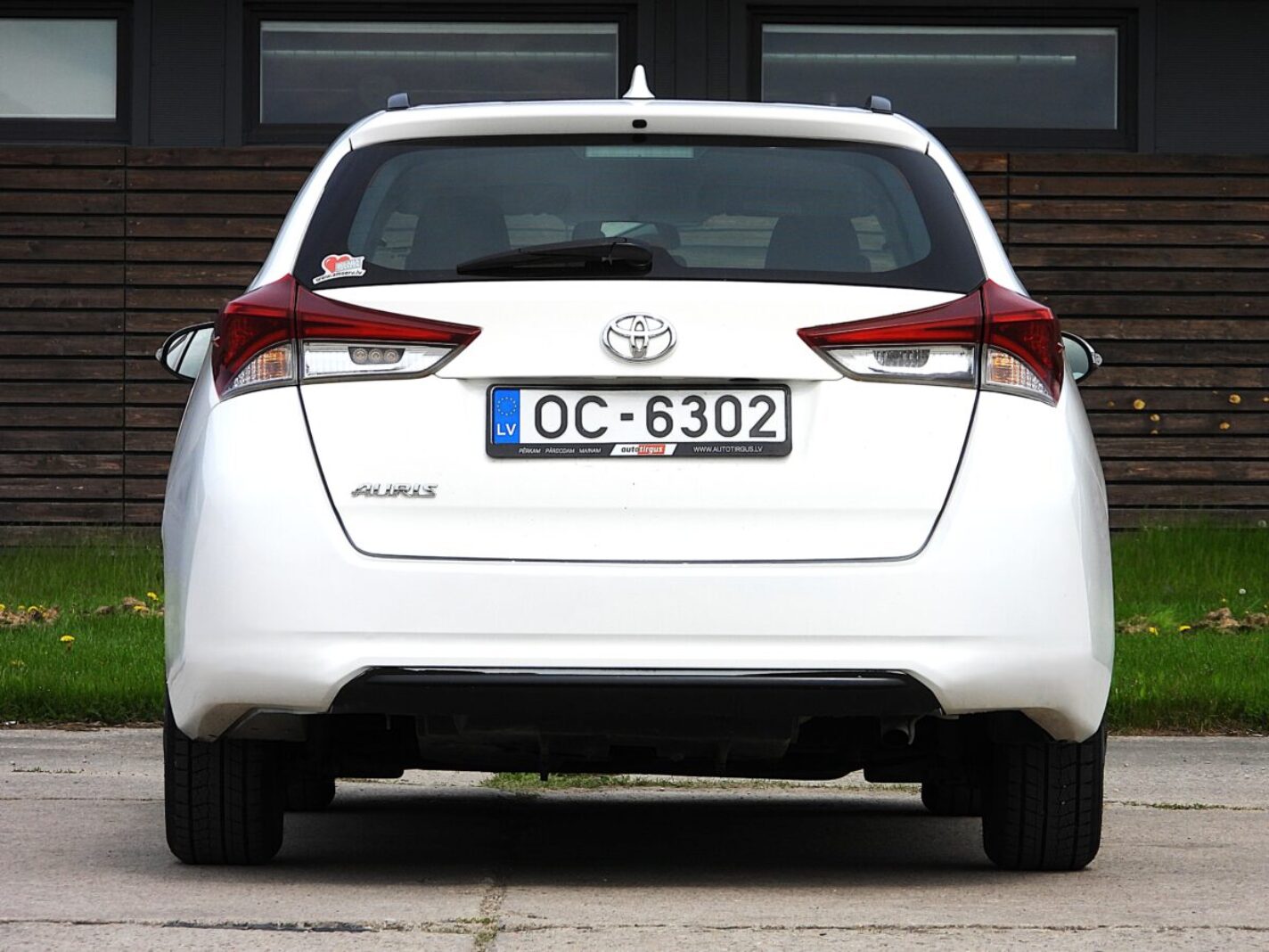 TOYOTA AURIS