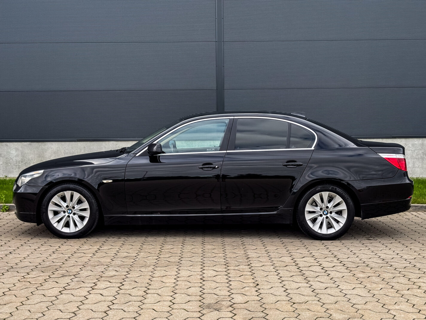BMW 525