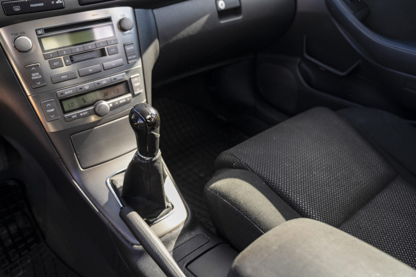 TOYOTA AVENSIS