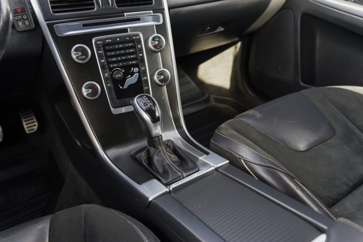 VOLVO XC60 R-DESIGN