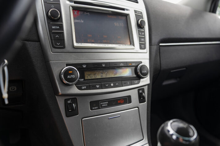 TOYOTA AVENSIS