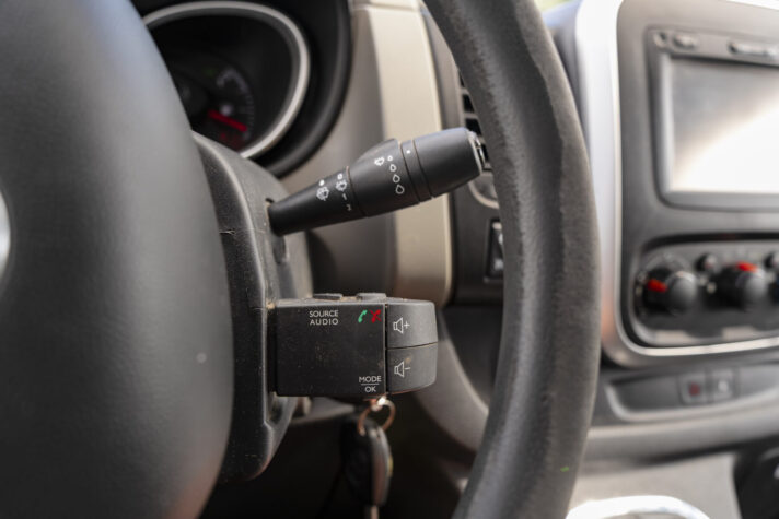 NISSAN NV300