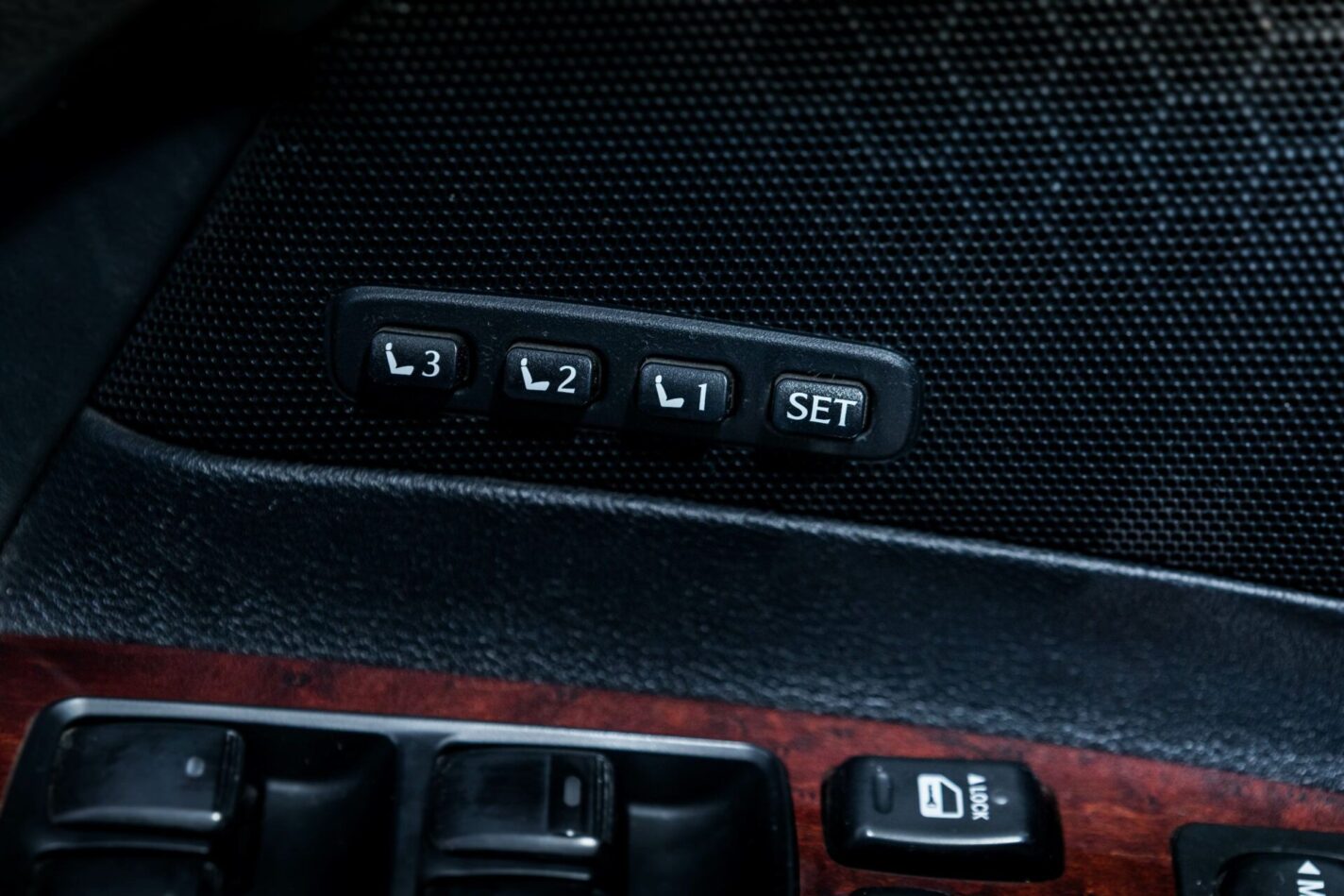 LEXUS IS 220