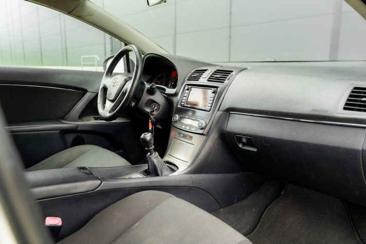 TOYOTA AVENSIS