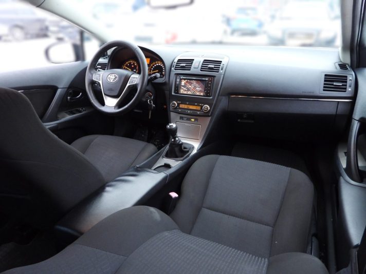 TOYOTA AVENSIS