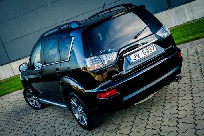 MITSUBISHI OUTLANDER