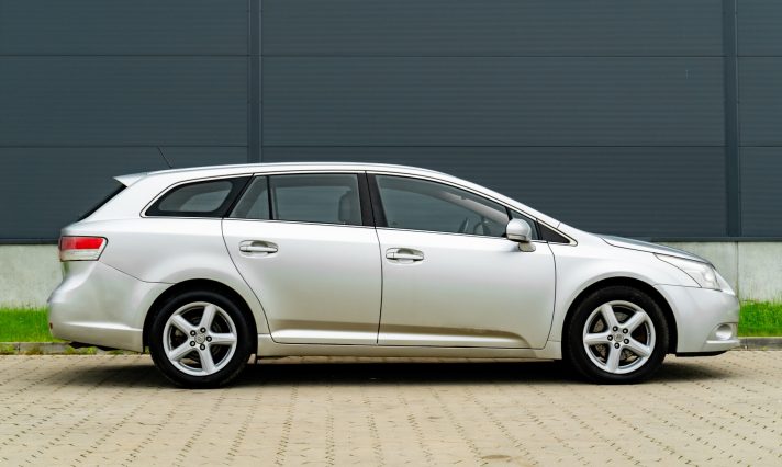 TOYOTA AVENSIS