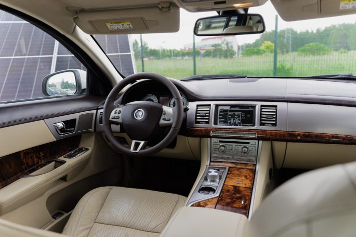 JAGUAR XF