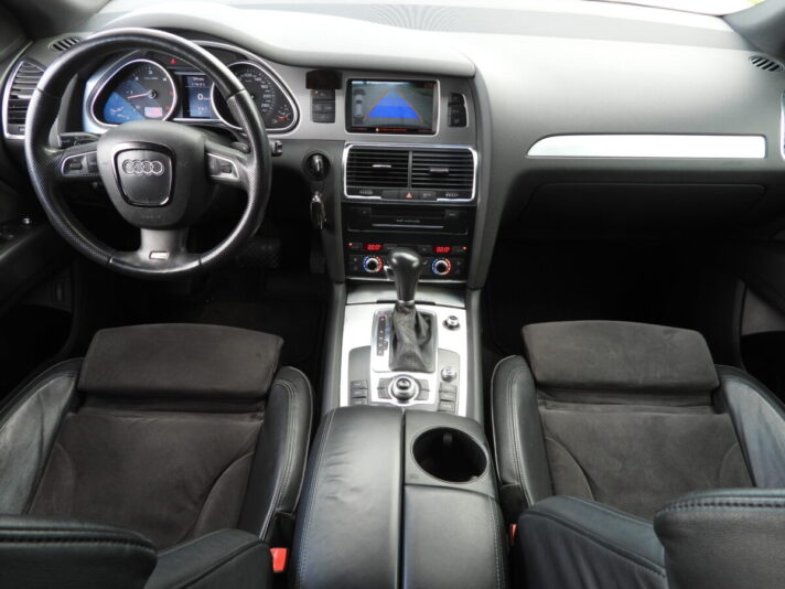 AUDI Q7 S-LINE