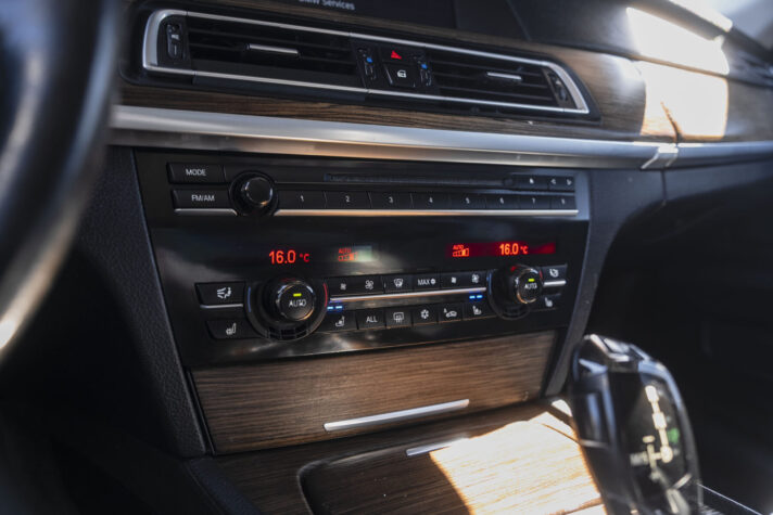 BMW 730