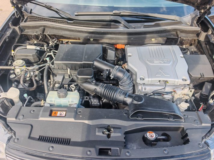 Mitsubishi Outlander PHEV CVT, 203hp, 2014