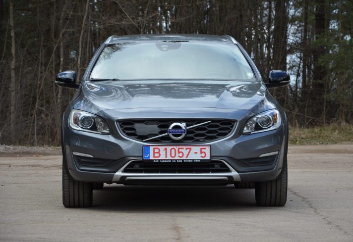 Tikko ievests.   Volvo V60 Cross Country Summum 2.4 Dīzelis 4×4 Awd . Ar automātisko ātrumkārbu.