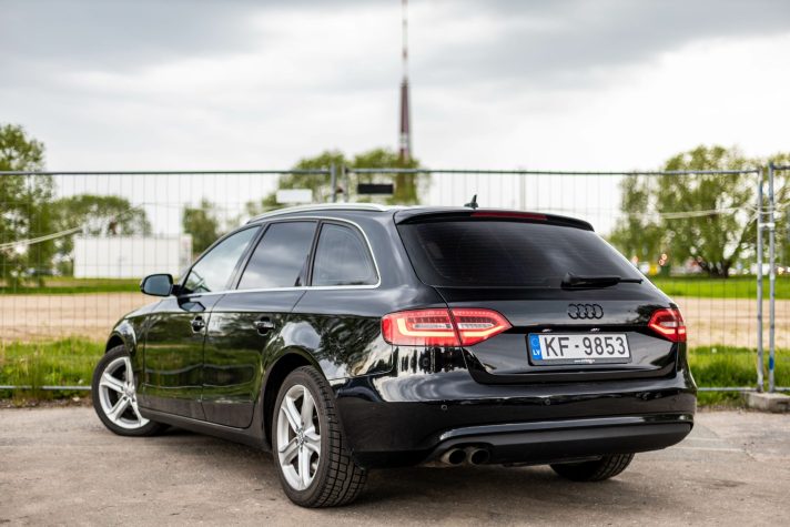 AUDI A4 AVANT