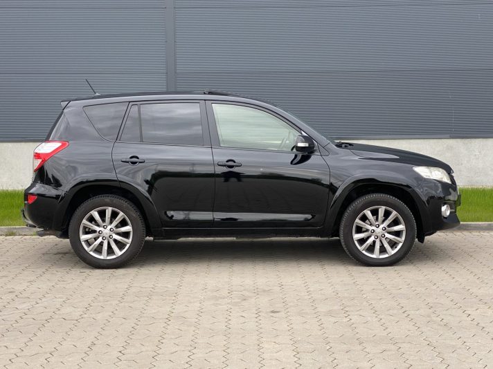 TOYOTA RAV-4 2.2D 4D  110kw Automāts 4x4