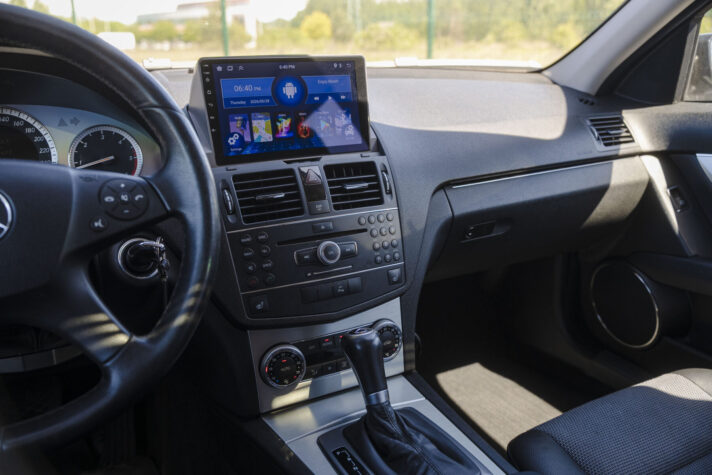 MERCEDES BENZ C220