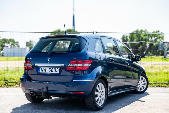 MERCEDES BENZ B 200