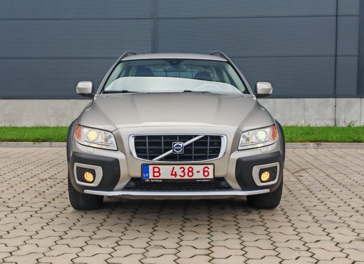 VOLVO XC70, 2,4D5 AWD. 6-KPP.