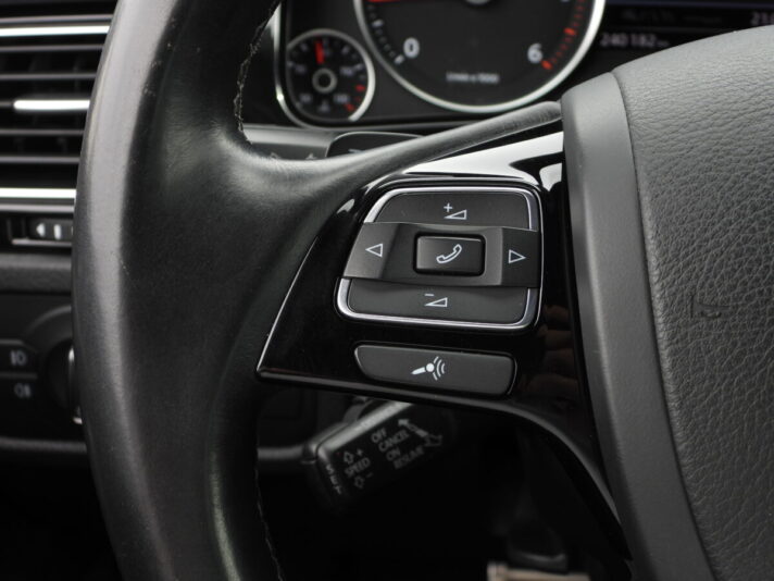 VW TOUAREG R-LINE