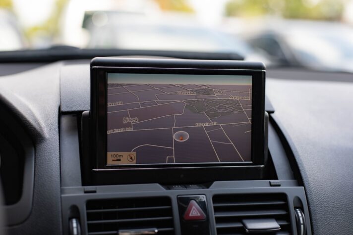MERCEDES BENZ C220