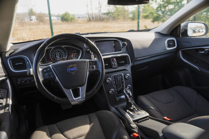 VOLVO V40 CROSS COUNTRY