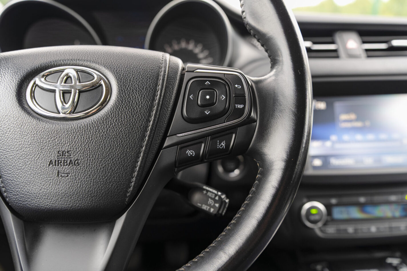 TOYOTA AVENSIS