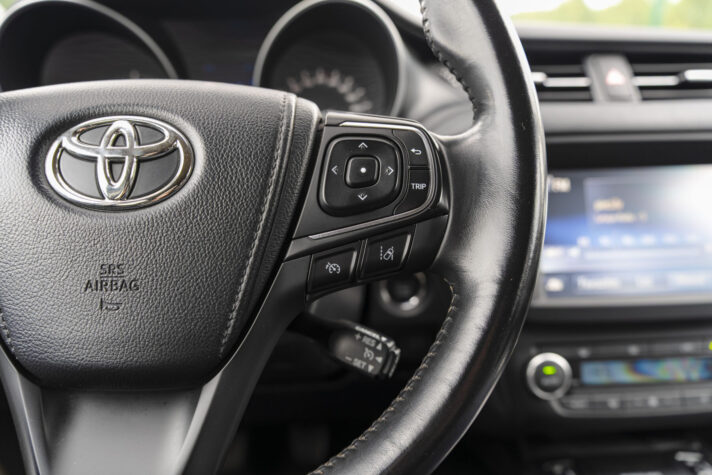 TOYOTA AVENSIS